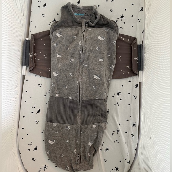 SNOO Sleep Sack Swaddle Size Small - Grey Planets Print - Picture 3 of 4